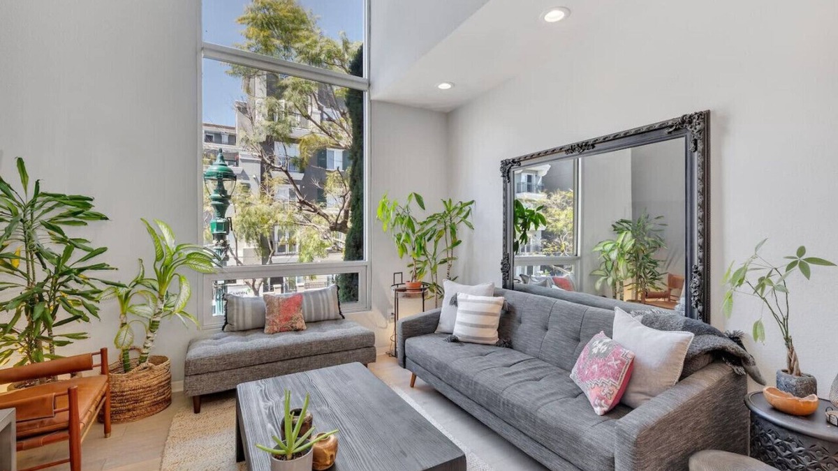 Little Italy Condo | Little Italy Urban Designer Loft Parking, W/D, AC