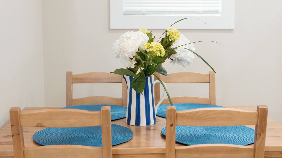 Carpentersville Apartment | Little Lady On Lincoln- FULLY stocked Coffee Bar