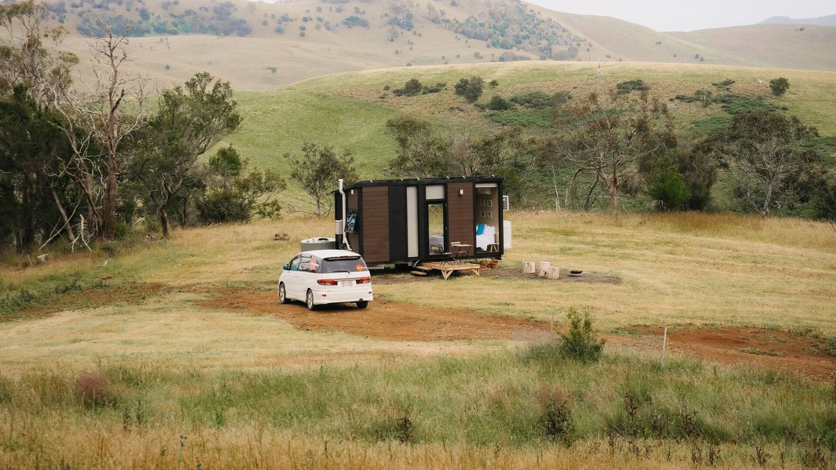 Kempton House | Little Laurie Summary