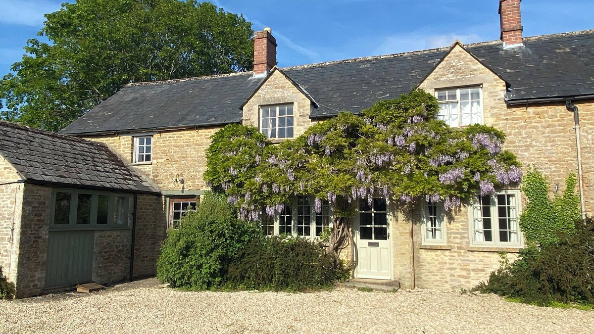 Lechlade Cottage | LITTLE LEMHILL FARM COTTAGE, family friendly in Lechlade-On-Thames