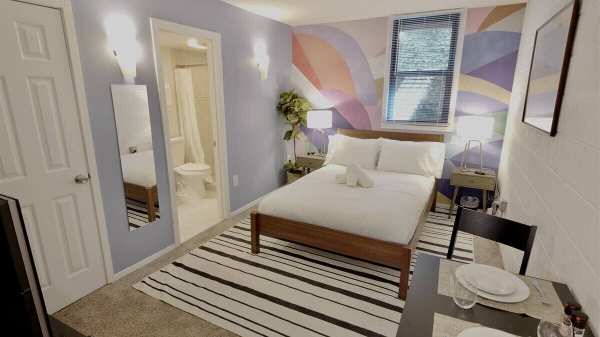 Logan Circle Apartment | Little Luxuries in Logan, perfect studio for 2!