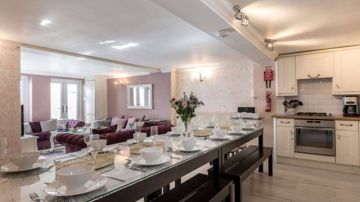 Brighton House | Little Paris | Parking | by Brighton Holiday Lets