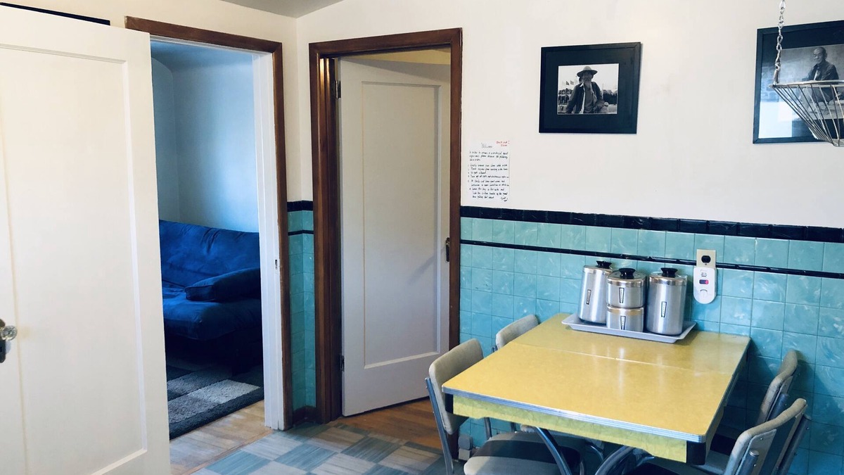 Winnipeg Apartment | Little Piece of Heaven Cozy Retro Suite - Separate entrance