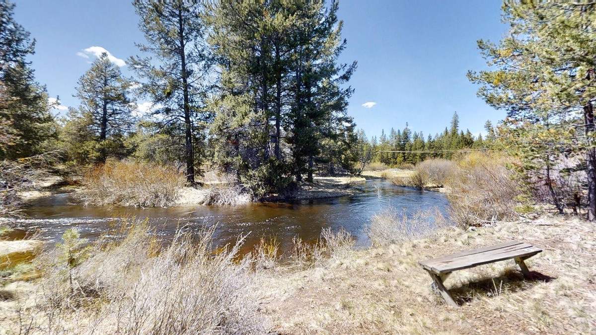 Crescent Cottage | Little Pine Cabin at Big Pine Retreat with Firepit