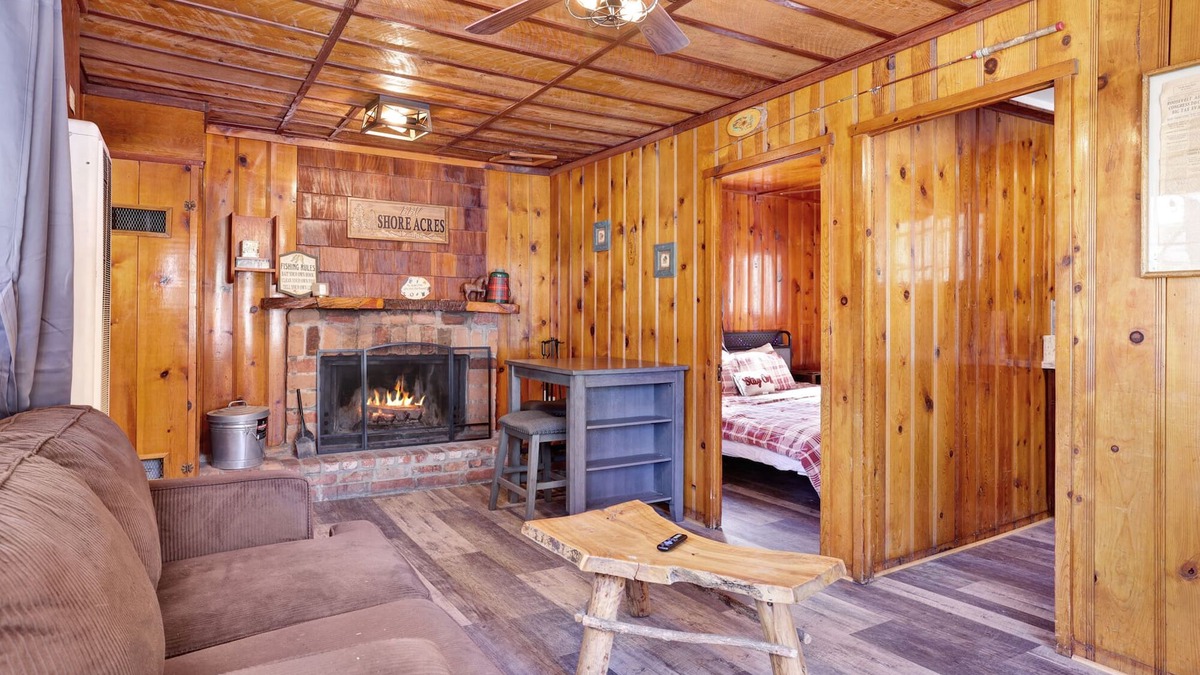 Big Bear Lake Cabin | Little Pines Couples Lakeside Cottage at Big Bear Lake