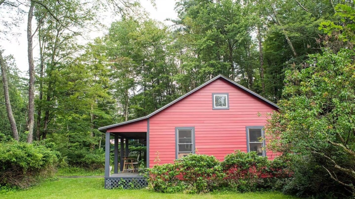 Lake Hill Cottage | Little red house just outside of Woodstock