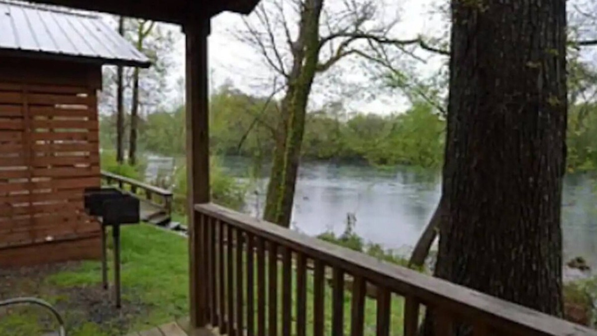 Heber Springs Cabin | Little Red River Front Cabin