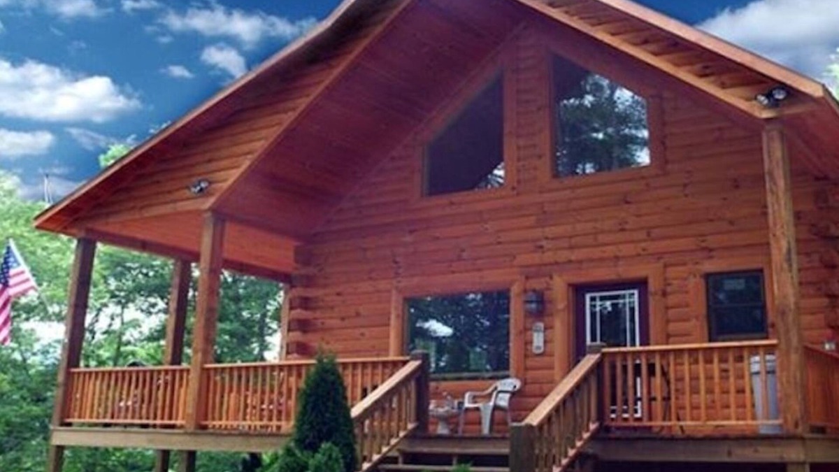 Bryson City Cabin | Little T's Cabin Great Smoky Mtns, Hot Tub, Polar Express, King Bed, WiFi