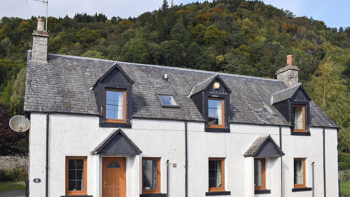 Weem Cottage | Little Tigh Craggan - UK10204