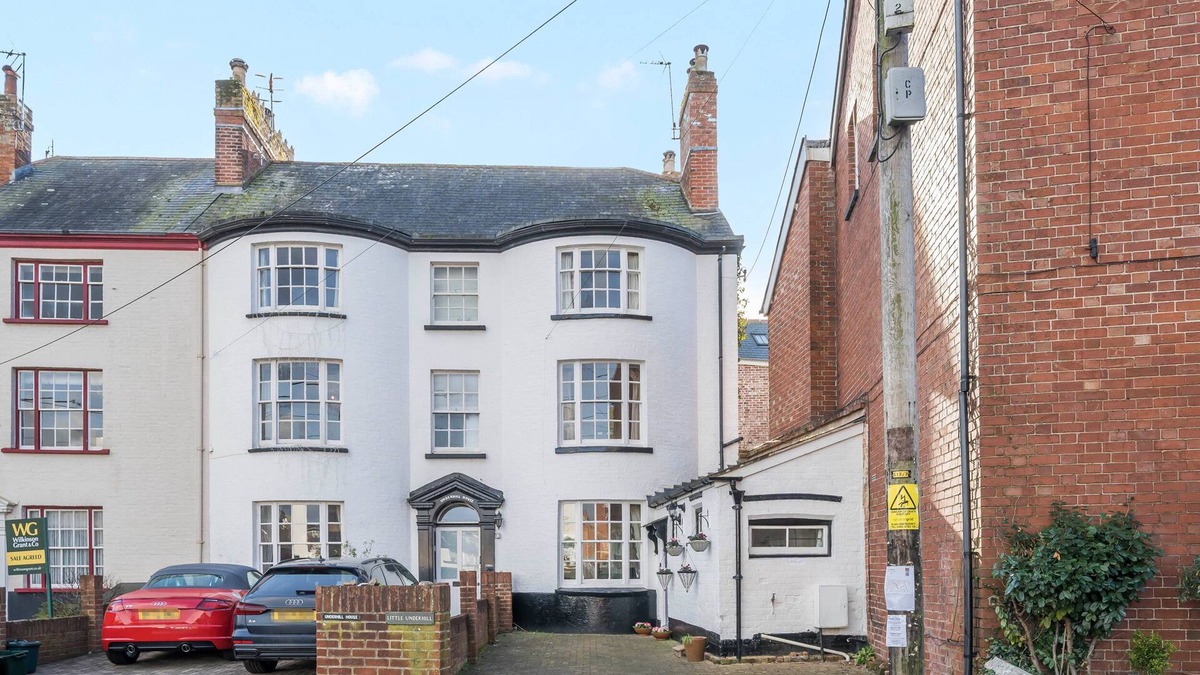 Lympstone Cottage | LITTLE UNDERHILL, pet friendly, luxury holiday cottage in Lympstone