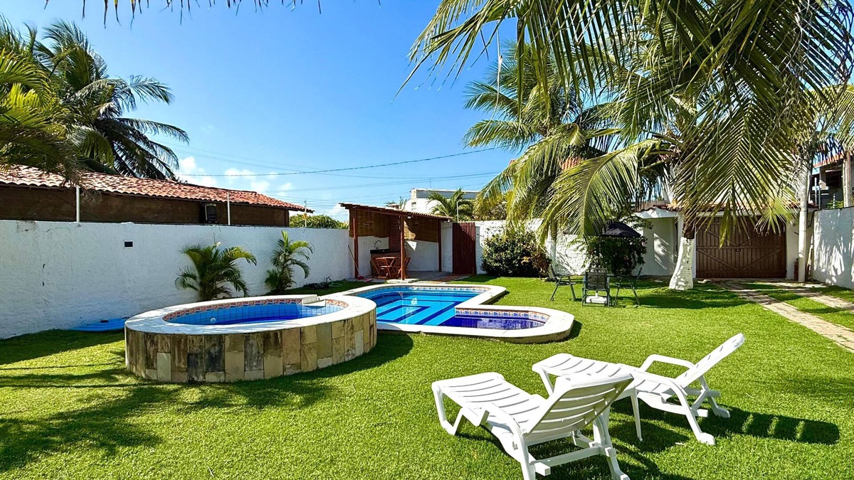 Barra Mar House | Little White House in Barra de Sao Miguel
