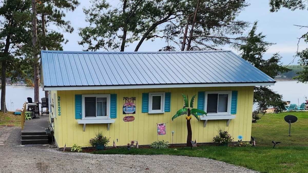 National City Cottage | Little Yellow Cottage - Beach - Little Island Laken