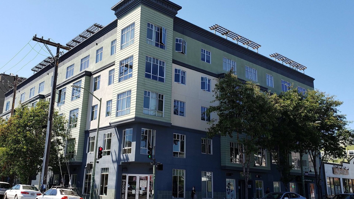 Hoover - Foster Condo | Live Close to Everything!