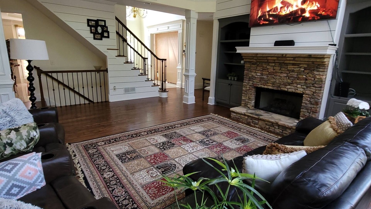 Suwanee House | Live in a mansion near the city, offering a resort-style setup.