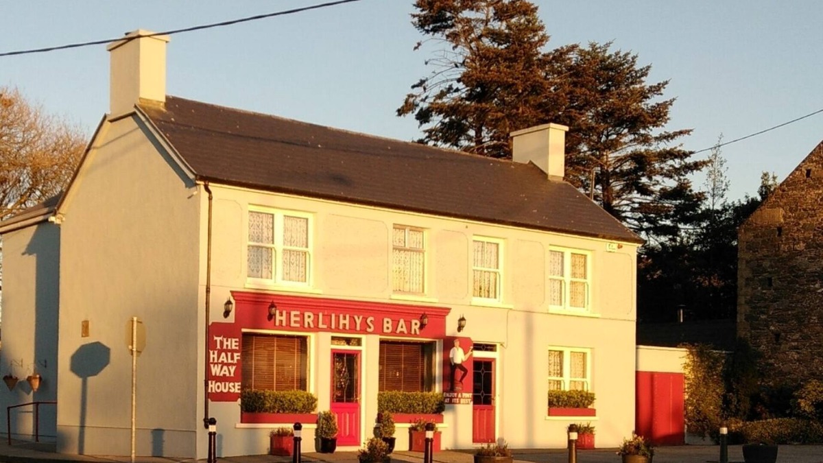 Farranfore Apartment | Live In a Traditional Irish Pub