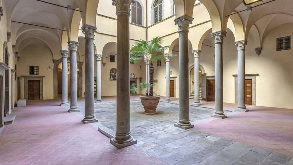 Santa Croce Apartment | Live in the Renaissance with Modern Comforts - few steps from Uffizi Gallery