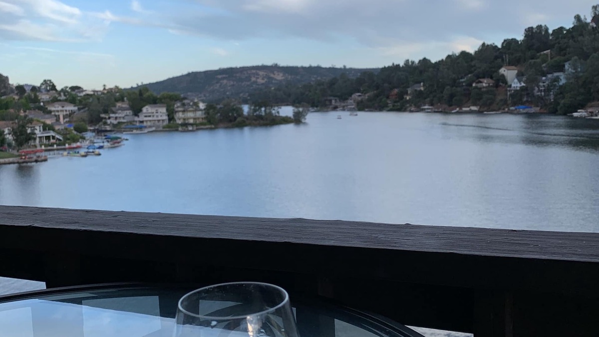 Copperopolis House | Live-L❤️ve- LAKE TULLOCH Waterfront Condo! Swim, fish, paddleboard & kayak! 😃FUN