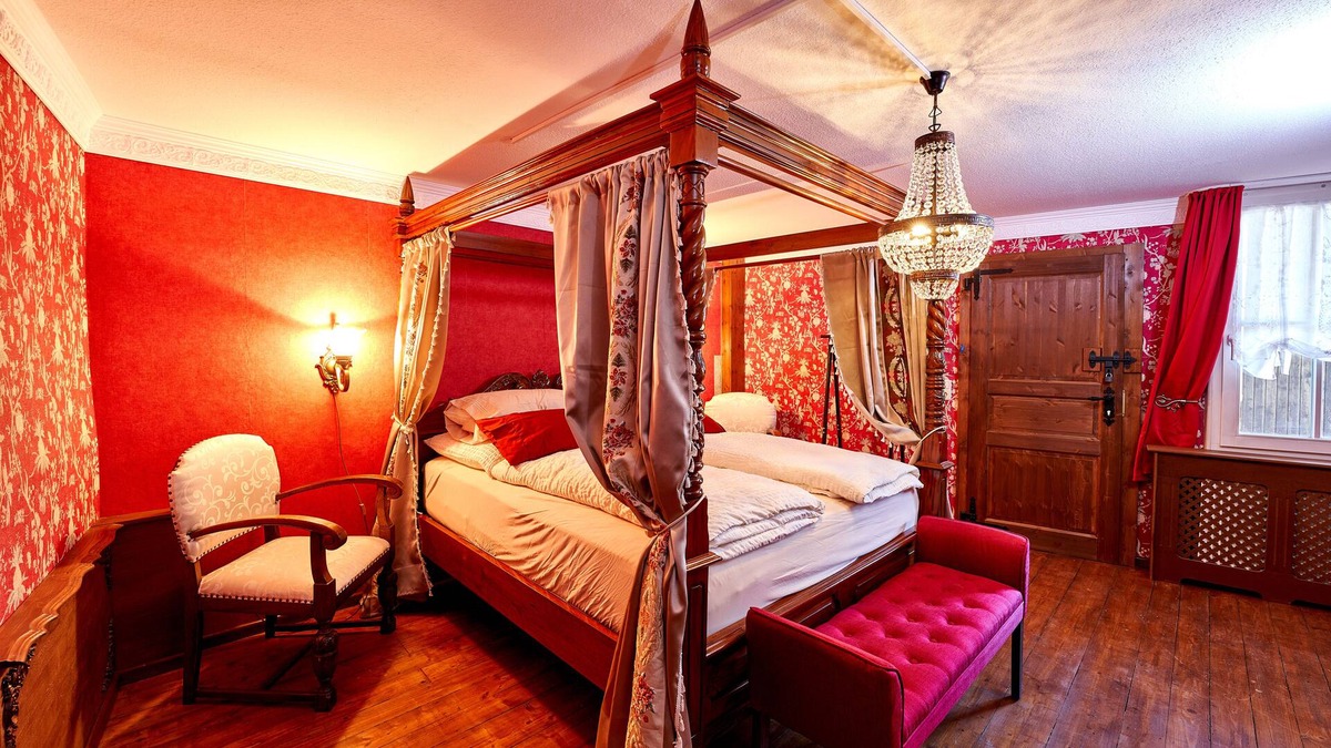 Ulmen Other | Live like a knight and a noble lady in a medieval home