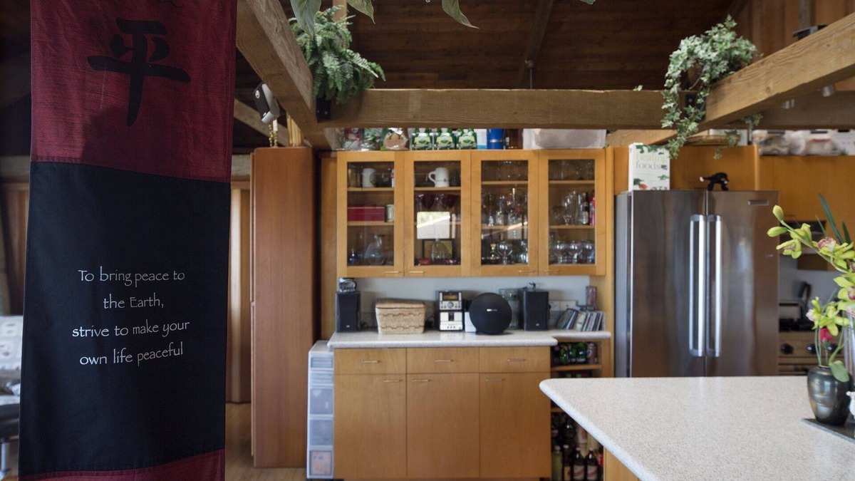 Waialae Iki Ridge House | Live Local Redwood Pole house panaramic Ocean views quiet convienent nbrhood