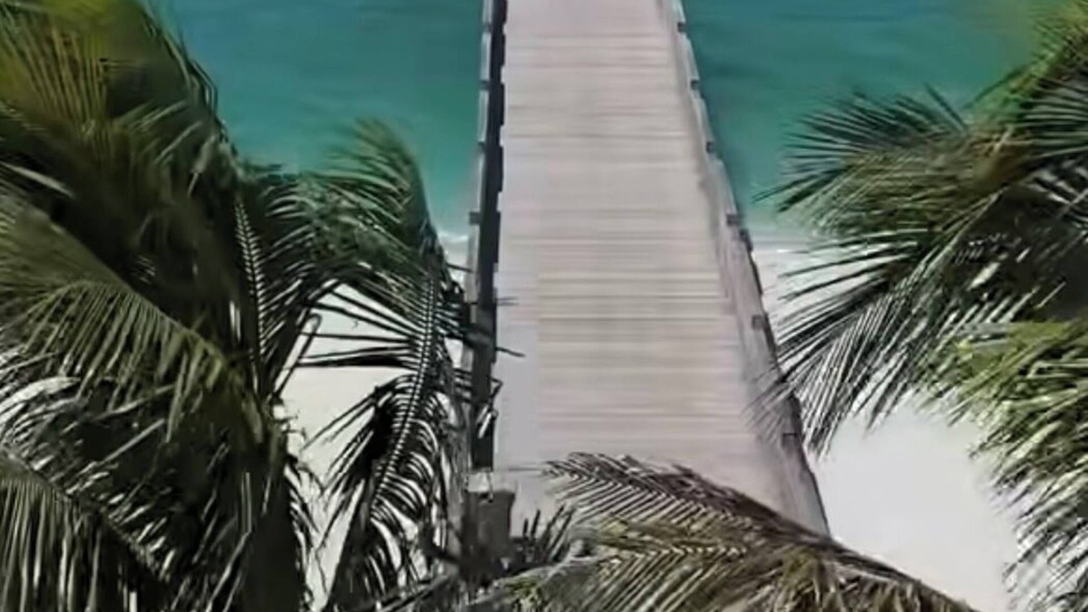 Venice Condo | Live the island life 0.7 mi to the beach, in our 2 bed, 2 bath condo in Venice!