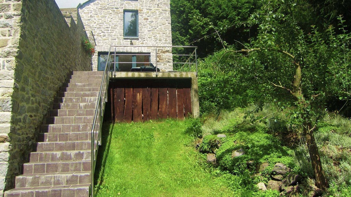 Treignes House | Lively Holiday Home in Viroinvlal with Garden