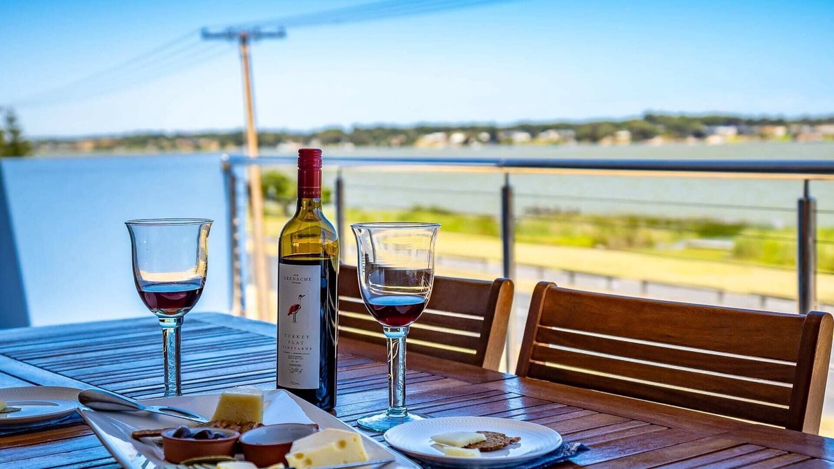 Goolwa North House | Liverpool Rd Goolwa - Waterfront - Luxury - Wi-Fi
