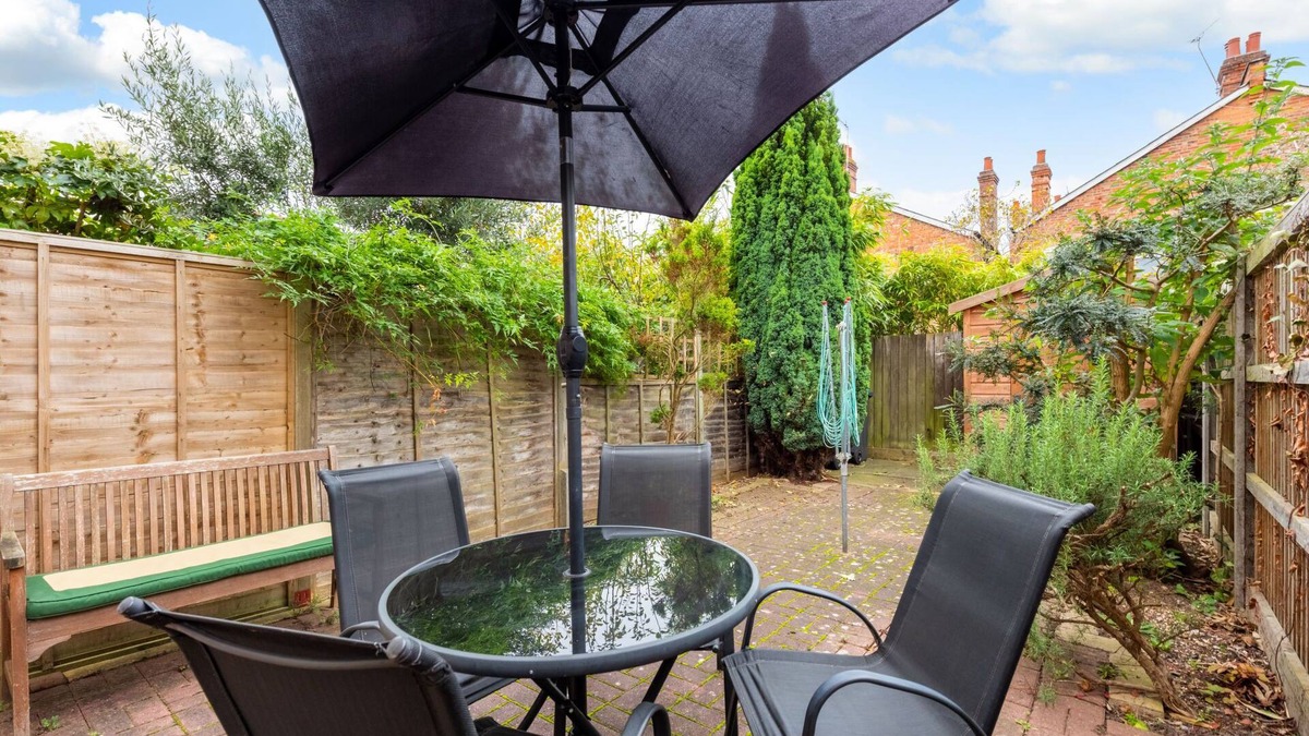 Grove House | Livesey Close with 2 bedrooms and 1 bathrooms