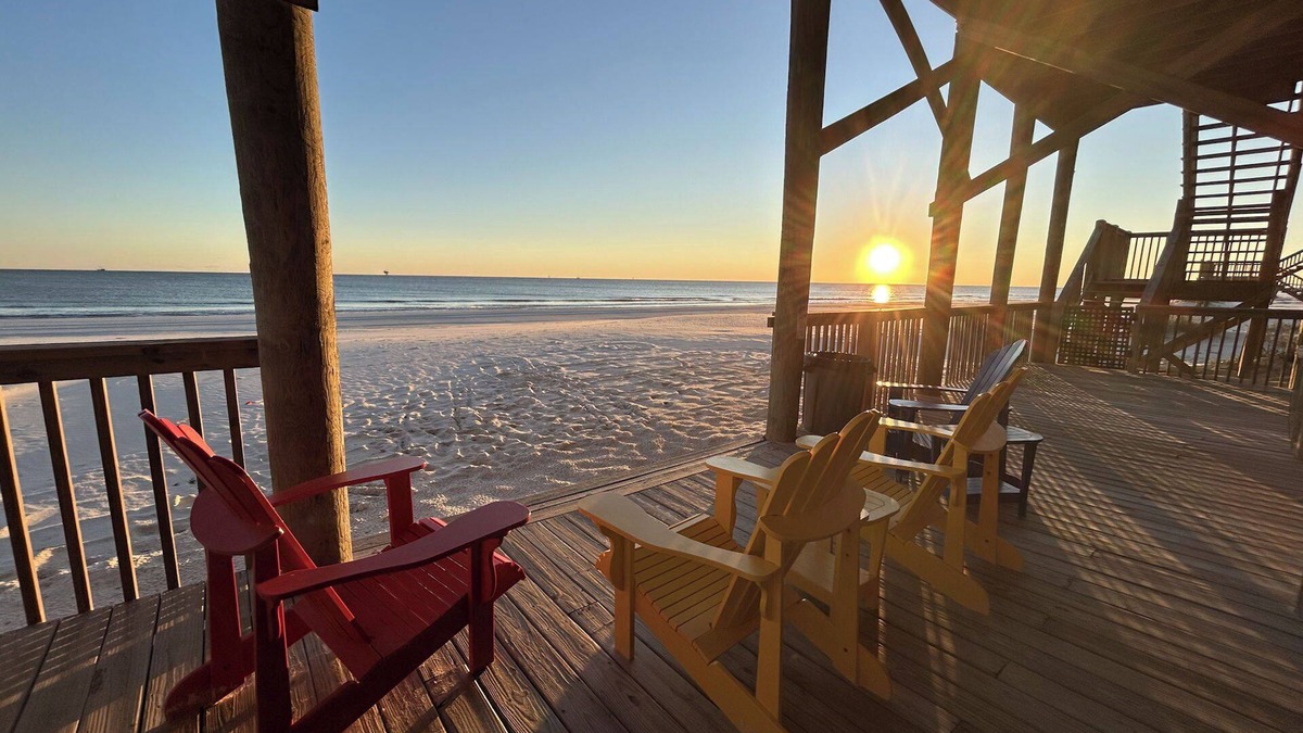 Dauphin Island House | Livin the Dream - Beachfront, 6/6, POOL, Pet Friendly, Sleeps 15