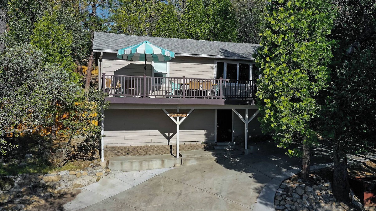 Bass Lake House | Living on the Ledge in Willow Cove