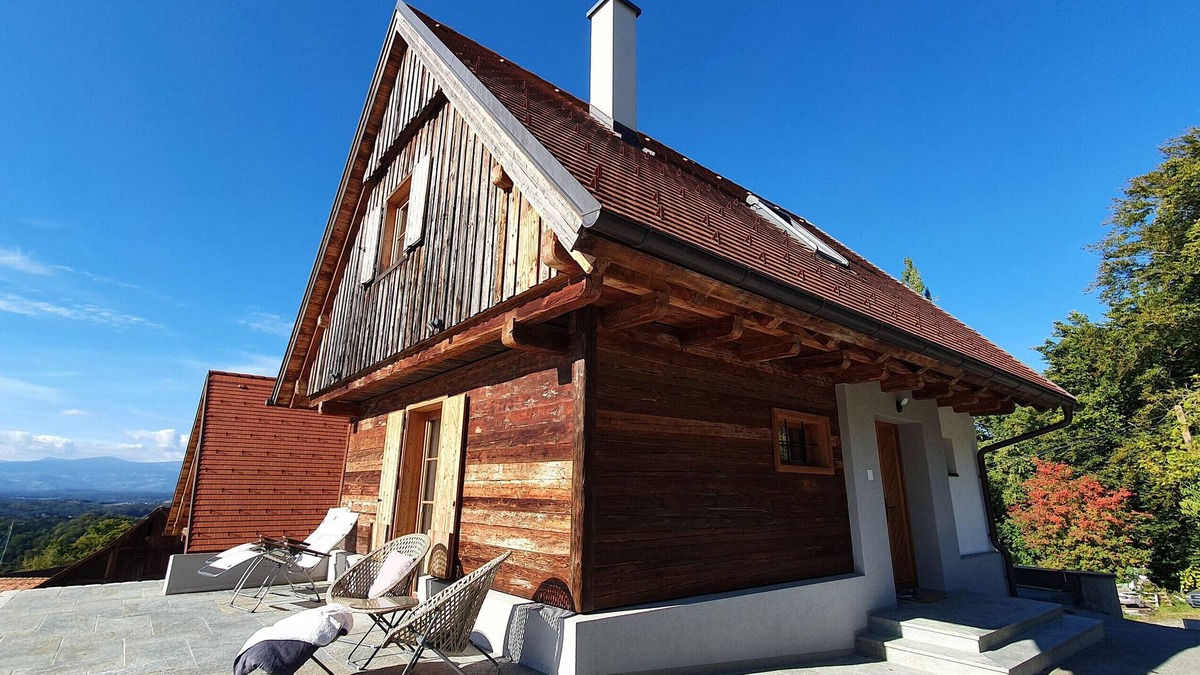 St Andra-Hoech Ski Chalet | Living & Relax Resorts "Your time out with pleasure" with a view of the vineyards