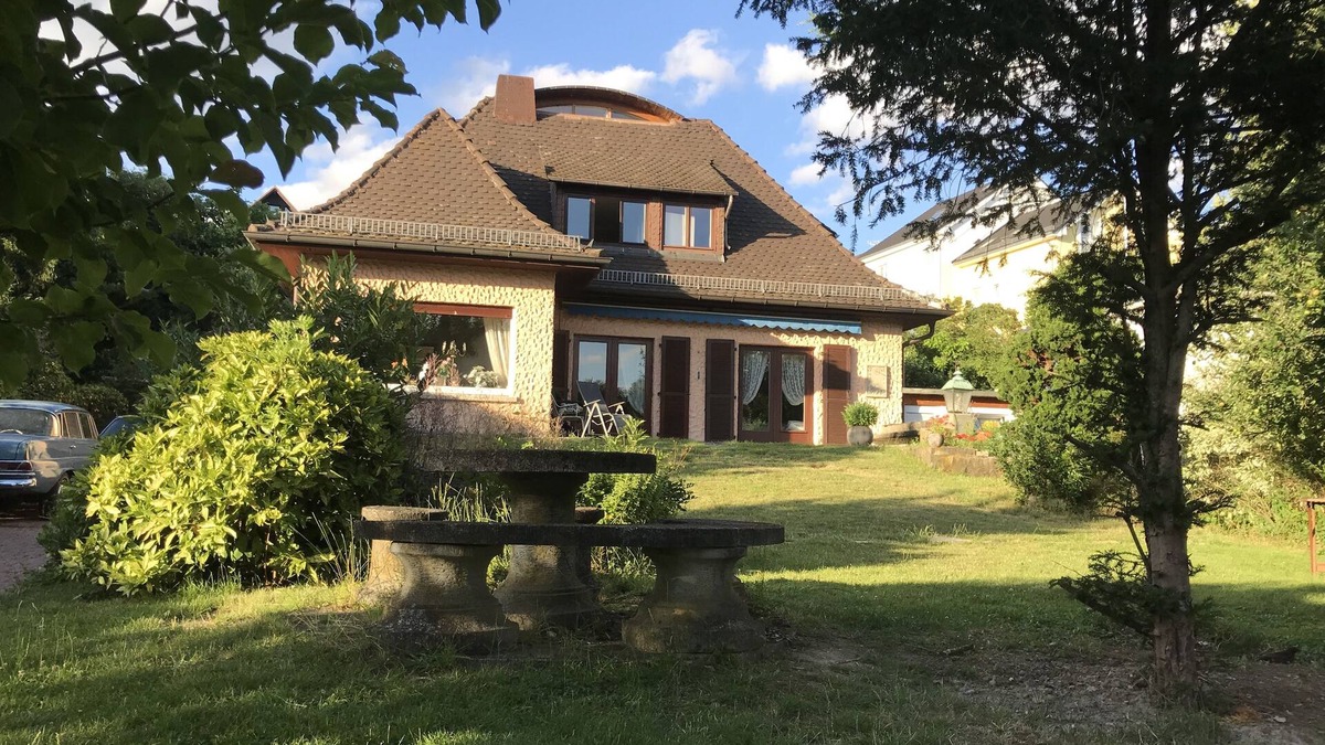 Friedrichsdorf Apartment | Living the Green am Fusse des Taunus Mit Parkplätzen 17 min bis Frankfurt