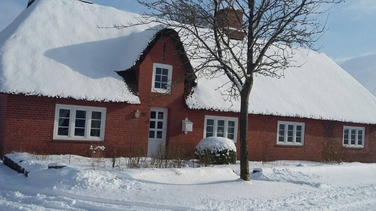 Risum-Lindholm Apartment | Living under a thatched roof, beautiful granny apartment near the North Sea