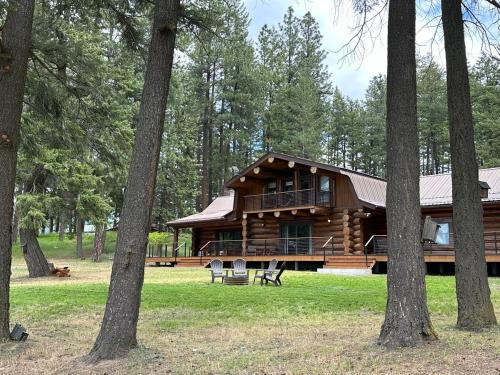 Boundary County House | Living Well Lodge with Panoramic Views
