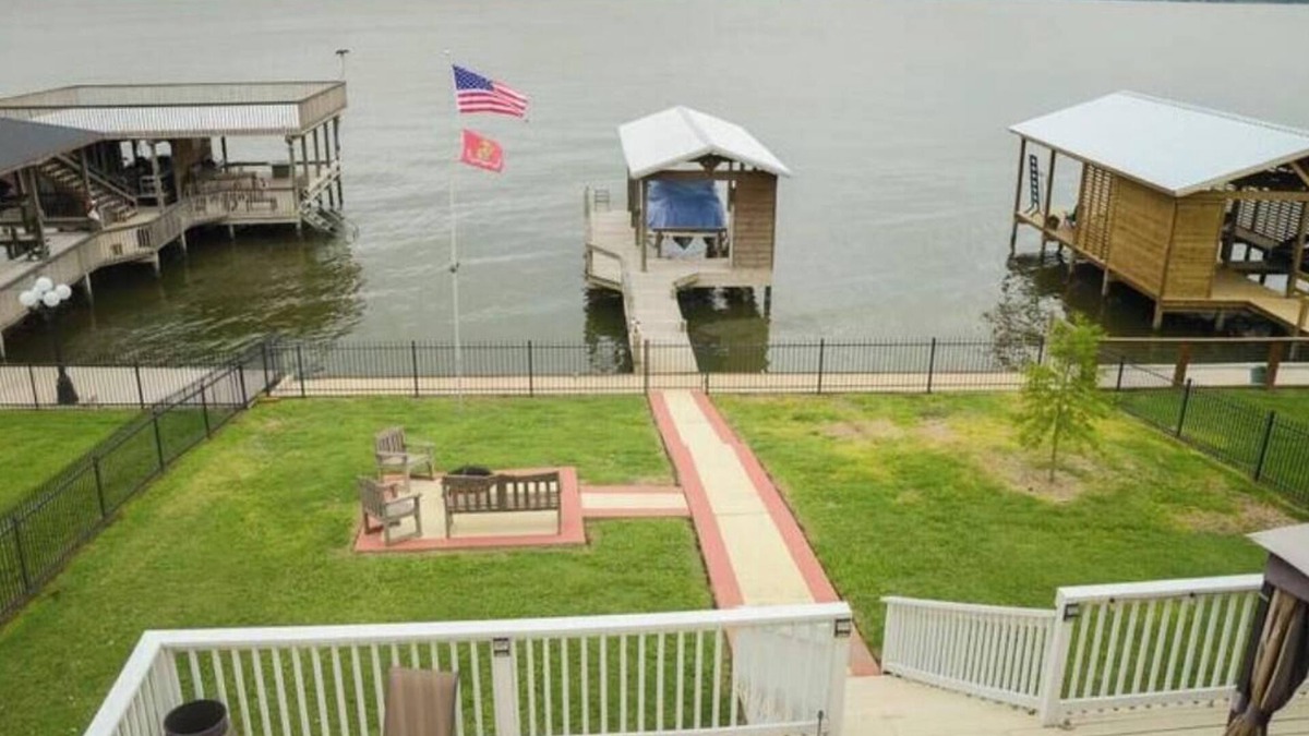 Onalaska House | Livingston Lake Living