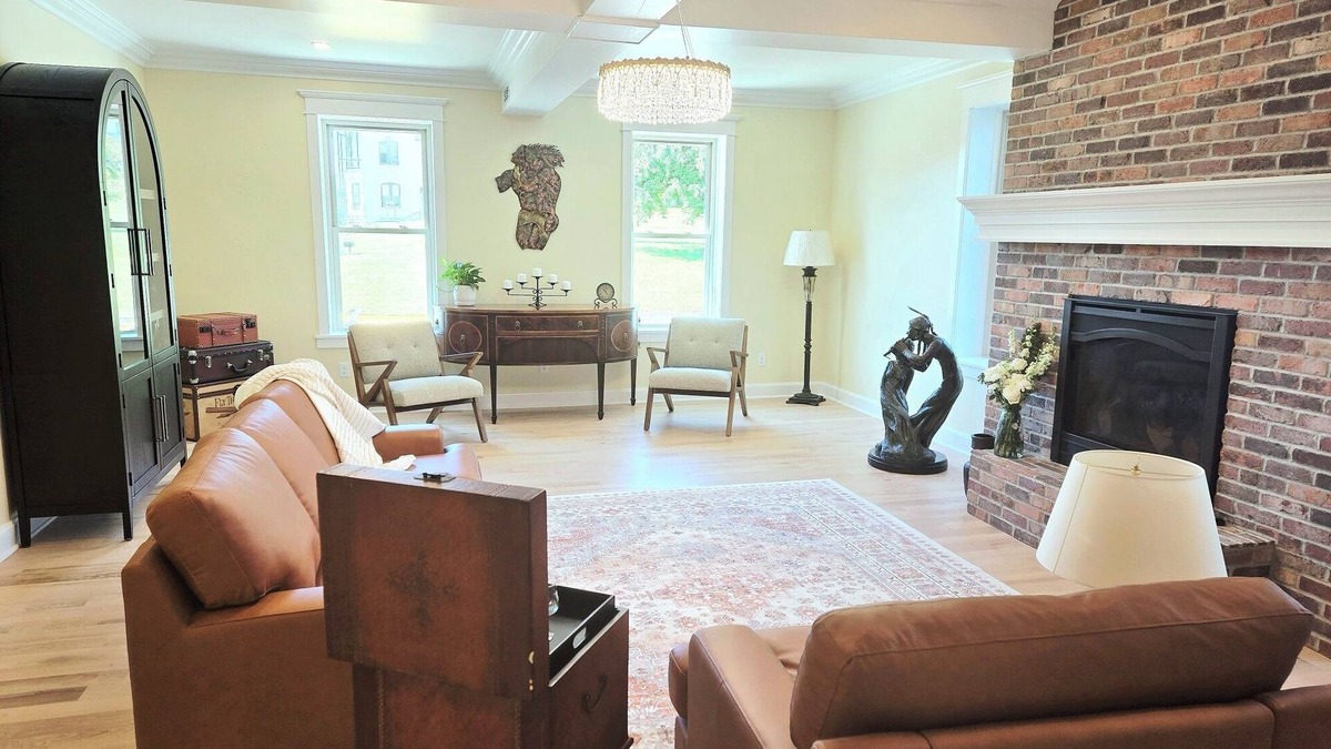 Decorah House | Lizzie's Lofts: Downtown, Family-Friendly, Spacious Mansion in Vibrant Decorah