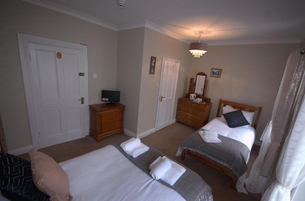 Listowel House | Lizzys Little Kitchen Town Accommodation