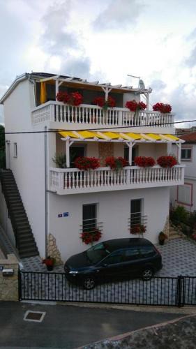 Pirovac Apartment | Ljubica Apartman