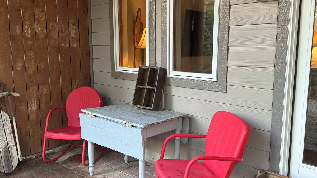 Missoula Apartment | Llama Ranch Cozy 1-bedroom apartment just South of Missoula with WiFi!