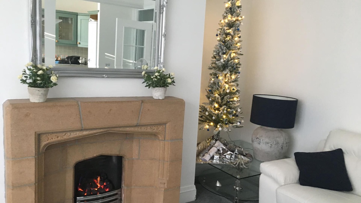 Llandudno Apartment | Llandudno by the Pier & Beaches - Great Location - Bright 2 - Bedroom Apt