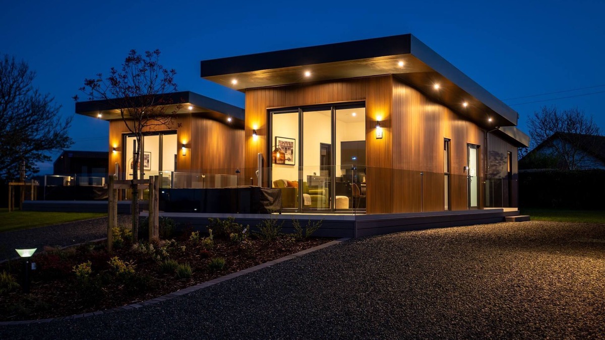 Llangefni Cottage | Lligwy Lodge - sleeps 4 guests in 1 bedroom