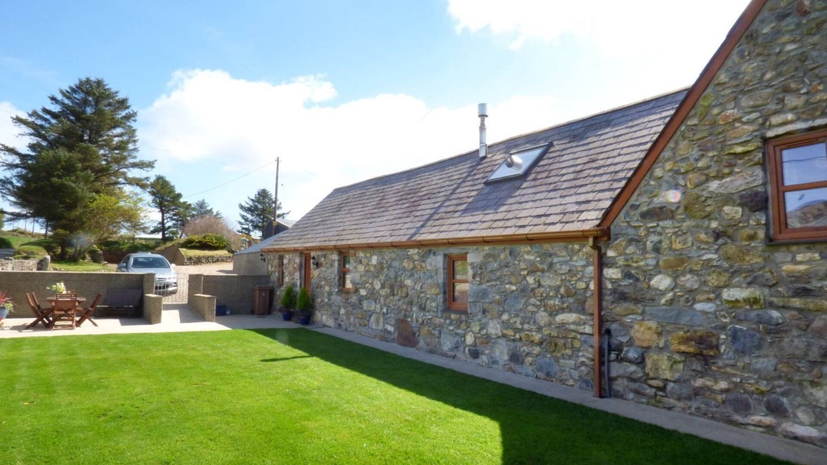 Pwllheli Cottage | Llynholidays Cae Garw Barn near Abersoch