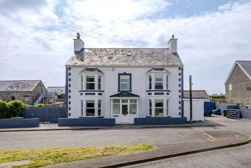 Ty Croes House | Llywelyn-Fawr