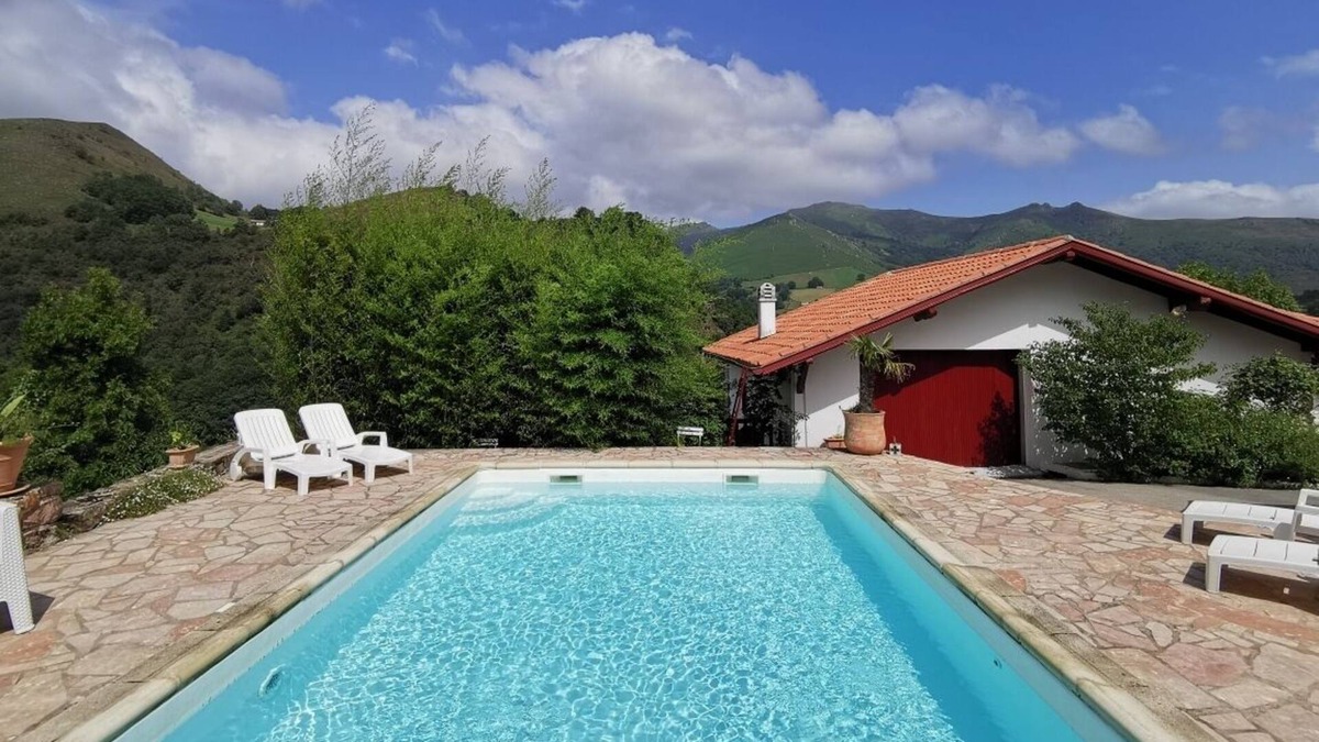 Bidarray House | Loc charm with swimming pool in Bidarray - Netherlands basqueMaison character