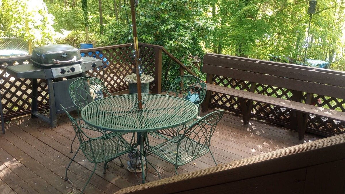 High Point House | Local Events House on Lake near HPU, High Point Markets, NC Hospitals