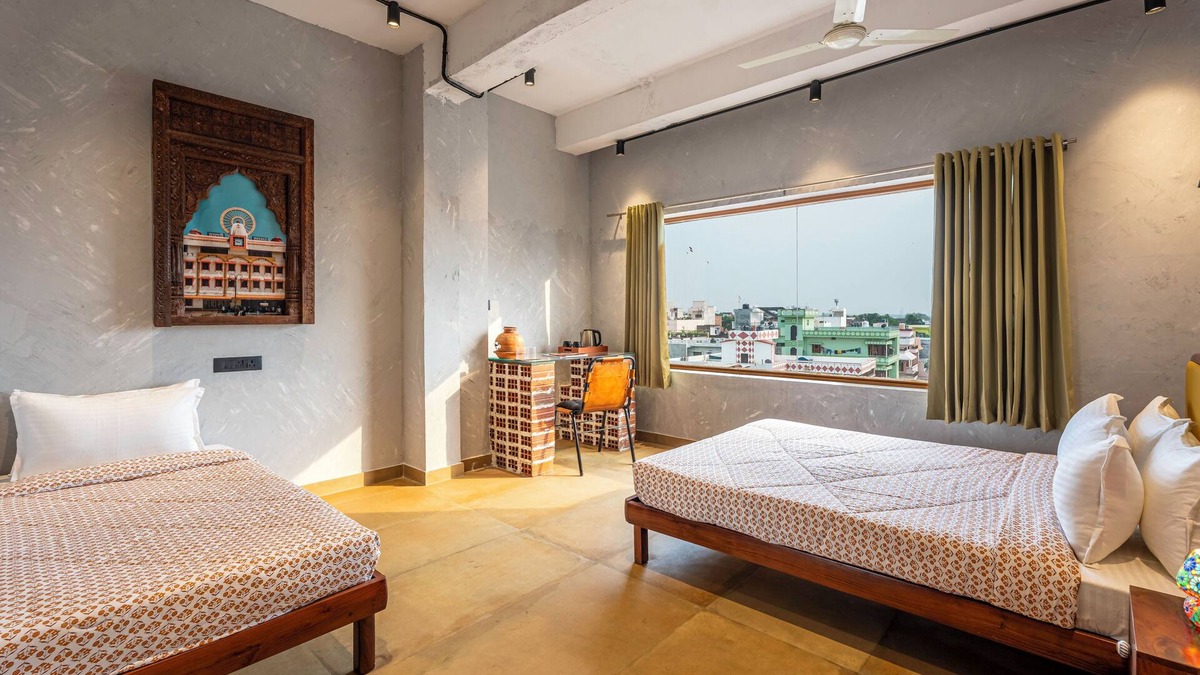 Varanasi Hotel | LOCAL LOK