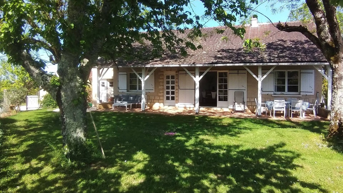 Laval House | Located between Sarlat and Rocamadour, in a quiet area with a view, 120m² single-storey gîte.