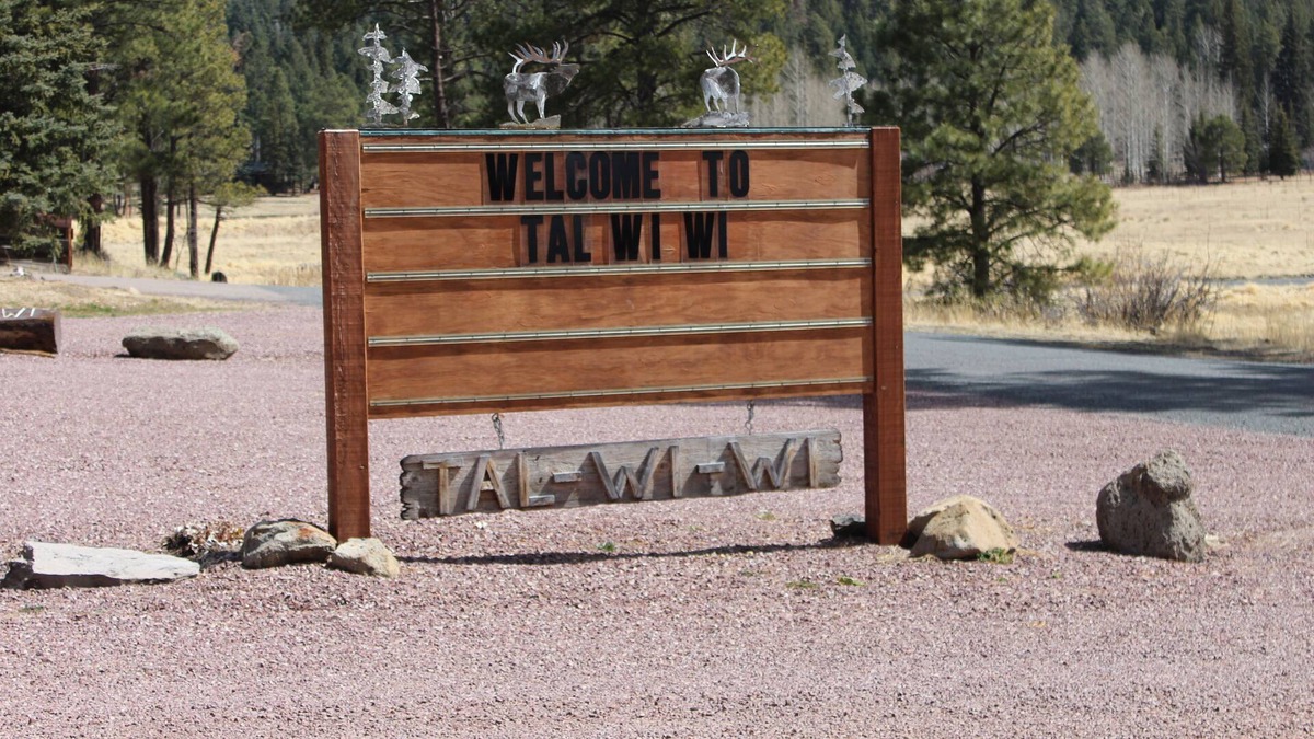 Alpine Apartment | Located in beautiful Alpine, AZ at the historic Tal-wi-wi lodge.