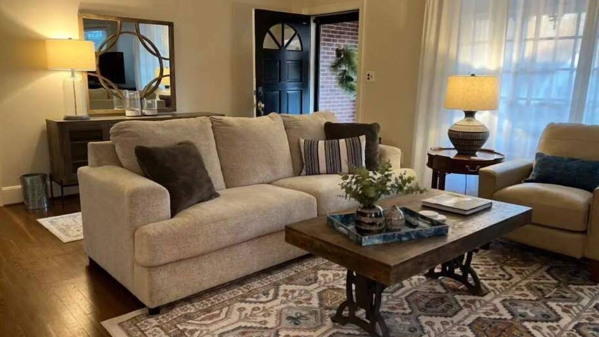 Danville House | Located in Historic Old West End. Minutes from the River District and Casino.