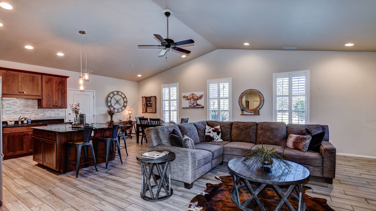 Prescott House | Located in the heart of Prescott just blocks away from Historic downtown square.