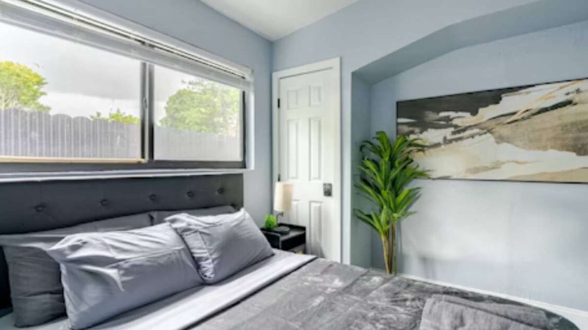Gladeview House | located in the Heart of Miami near Wynwood,midtown,downtown,midtown,coconutgrove